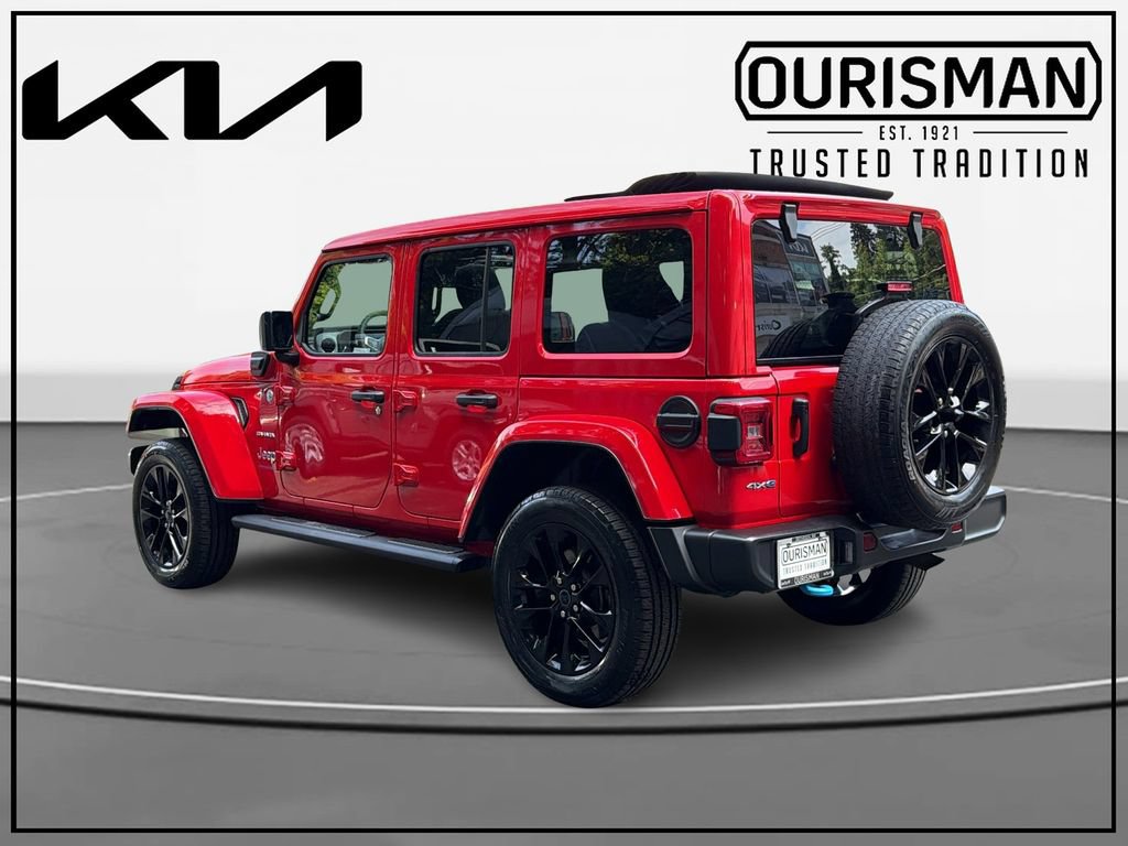 Used 2024 Jeep Wrangler Unlimited Sahara w/ Technology Group AWD/4WD image 3