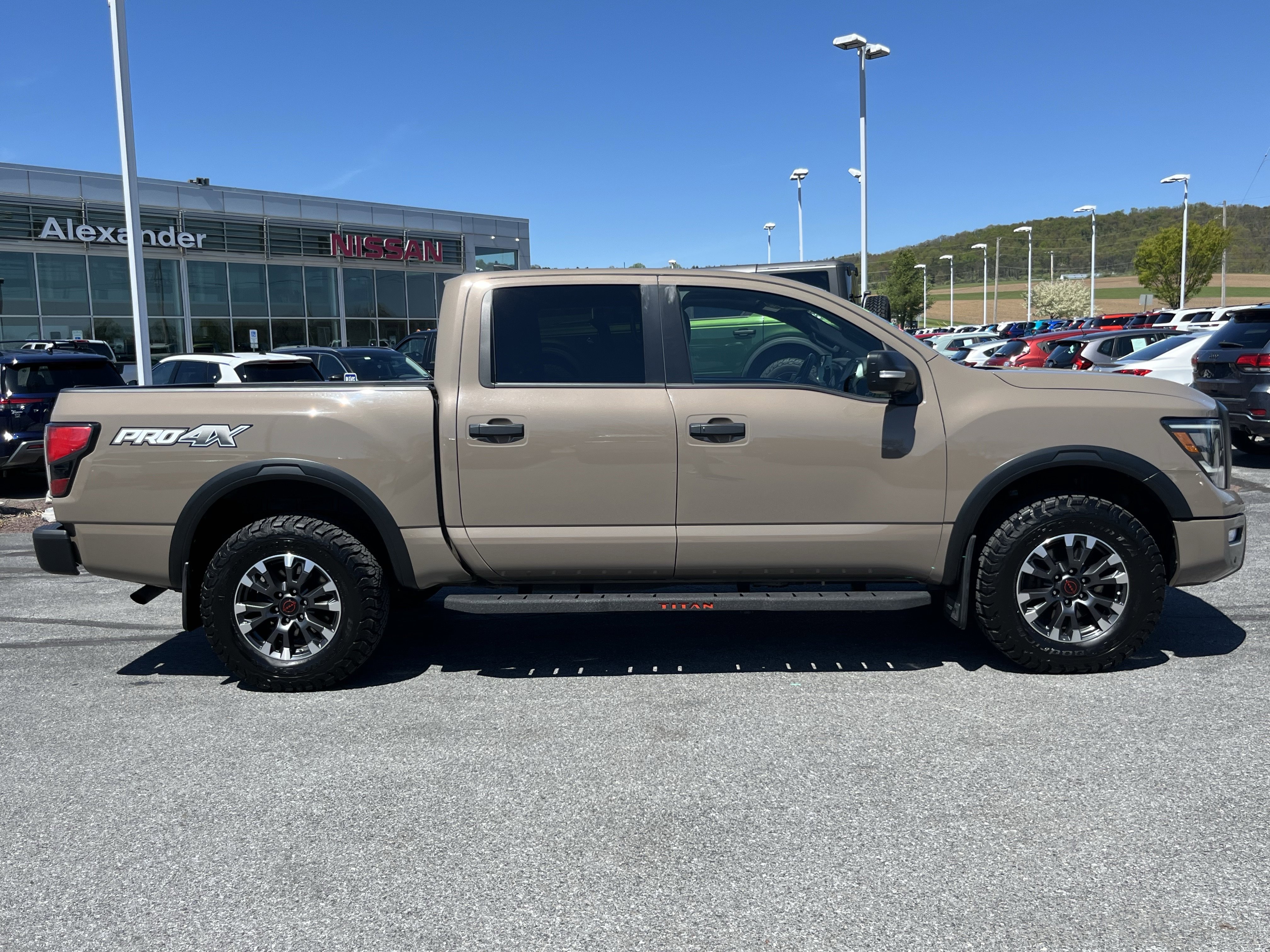 Used 2023 Nissan Titan PRO-4X w/ Pro-4x Convenience Package AWD/4WD image 2