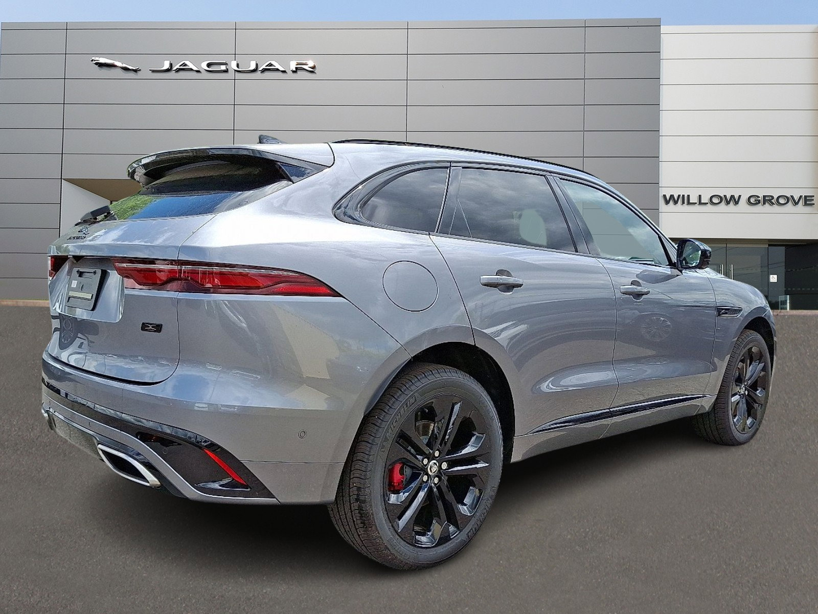 New 2026 Jaguar F-PACE R-Dynamic S image 2