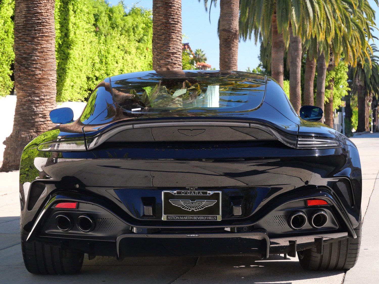 Used 2025 Aston Martin V8 Vantage Coupe image 17