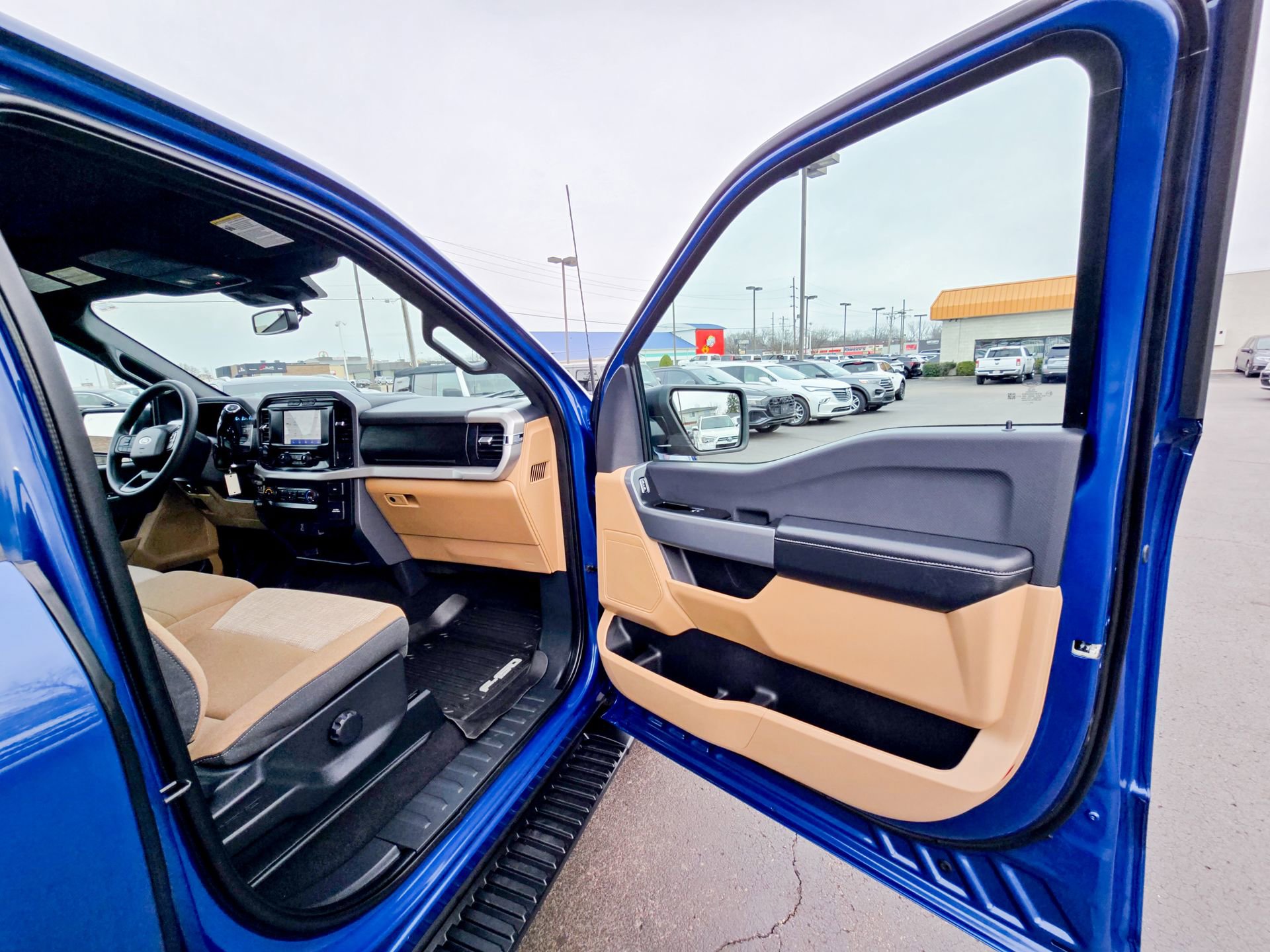 Used 2023 Ford F150 XLT w/ Trailer Tow Package image 32