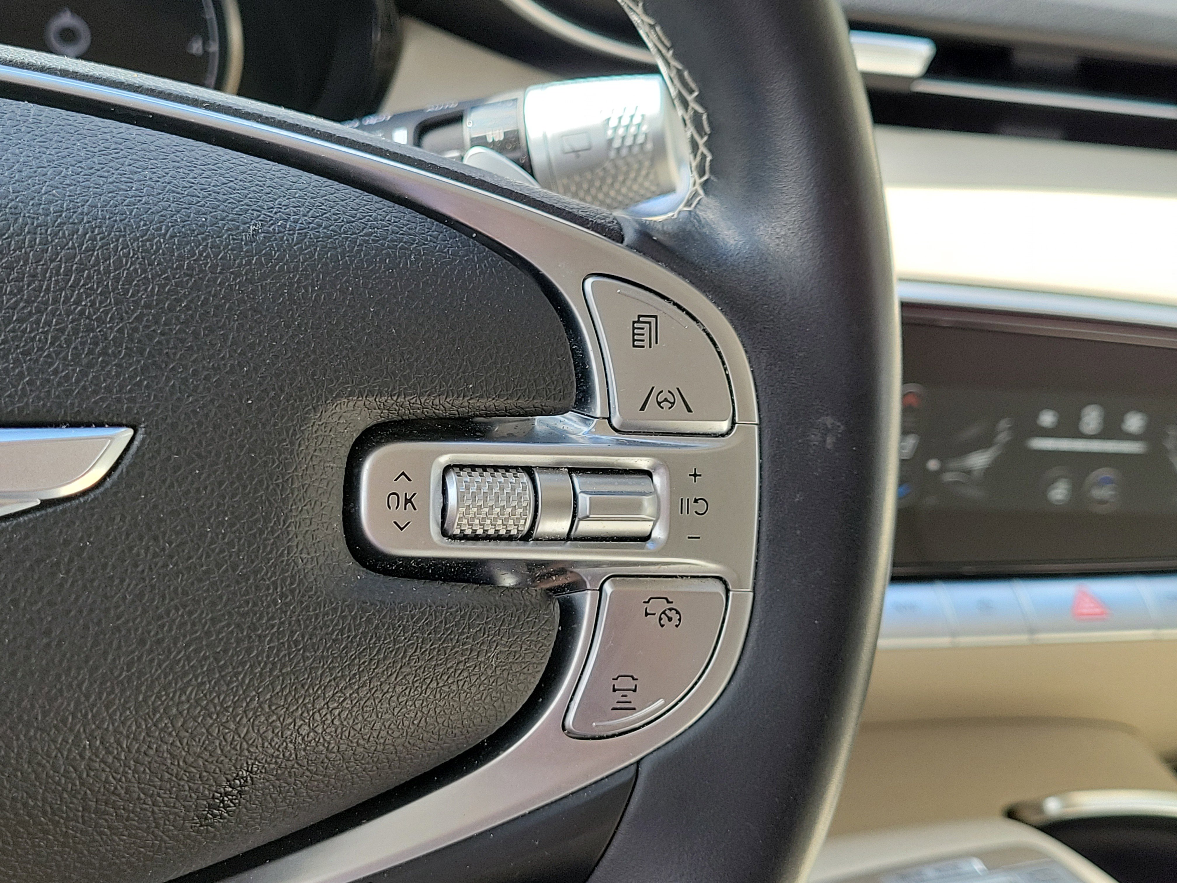 Used 2023 Genesis GV70 2.5T w/ Advanced Package image 23