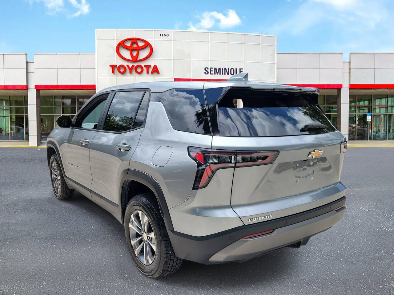 Used 2026 Chevrolet Equinox LT FWD image 4