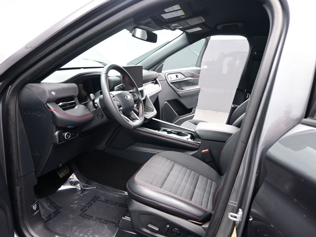 Used 2025 Ford Explorer ST-Line w/ Premium Package image 8