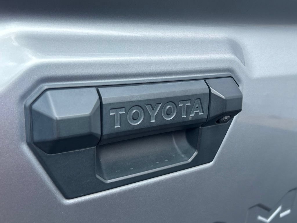 Used 2024 Toyota Tacoma TRD Sport AWD/4WD image 31