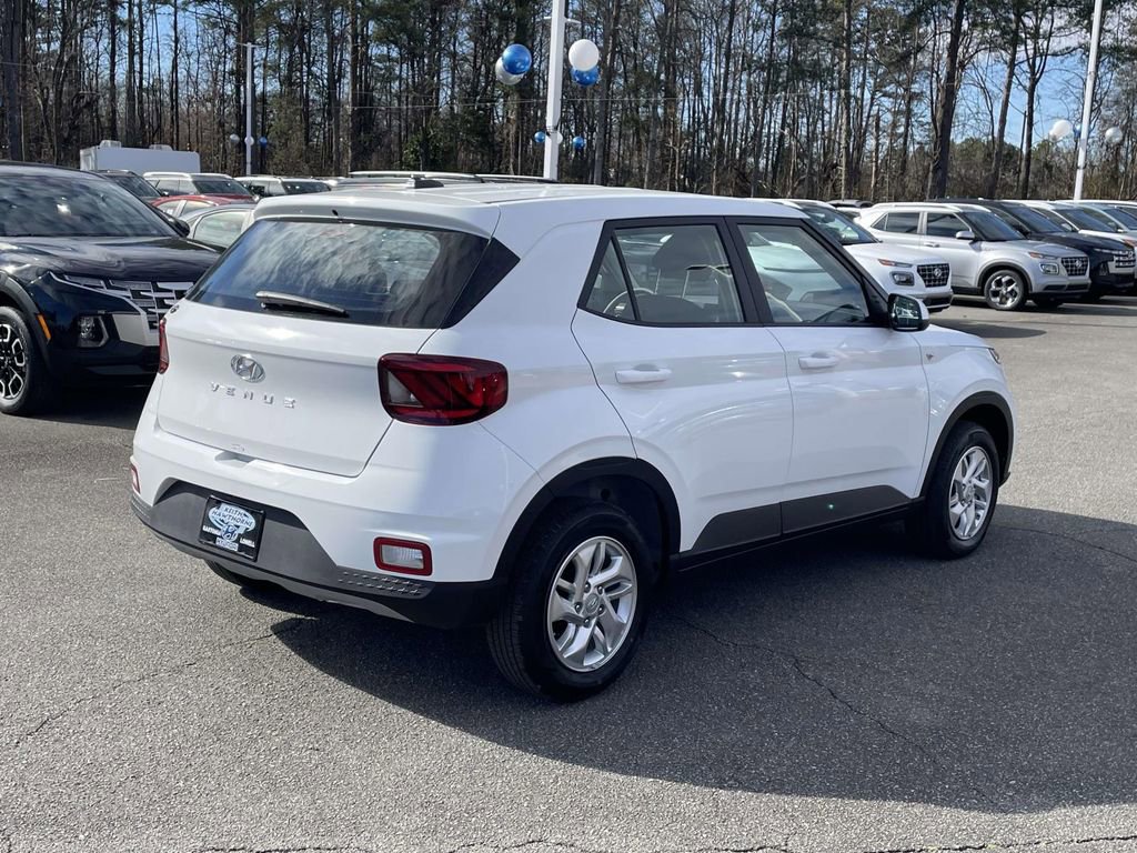 Certified 2026 Hyundai Venue SE image 7