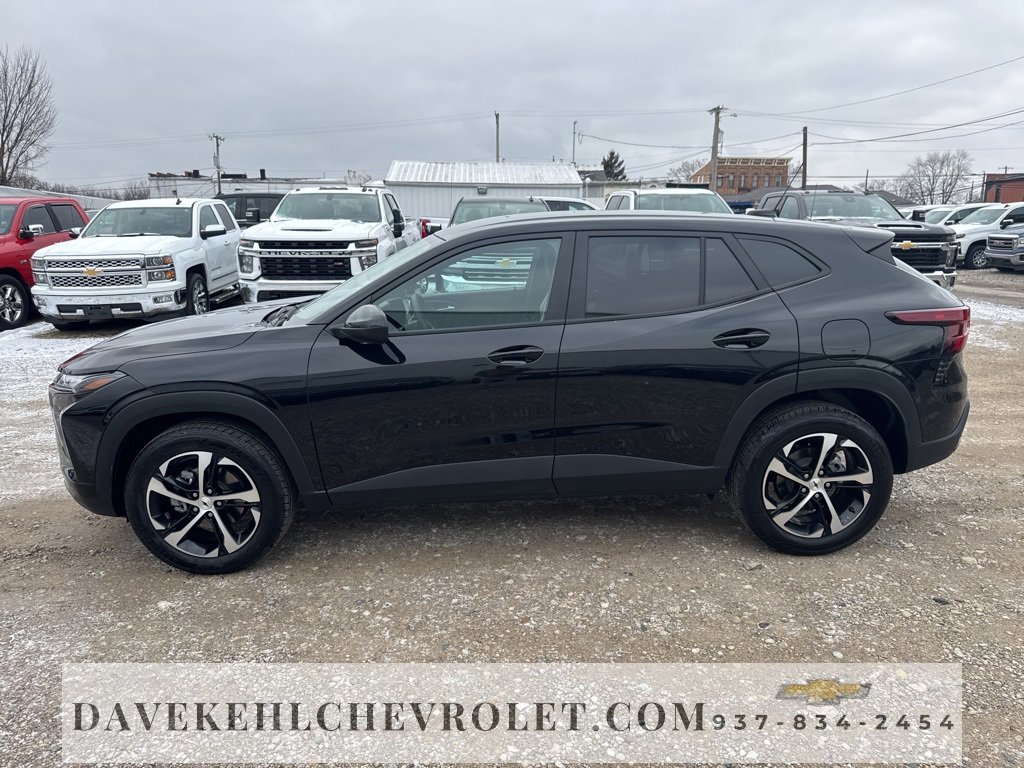 Used 2025 Chevrolet Trax RS w/ Driver Confidence Package image 2