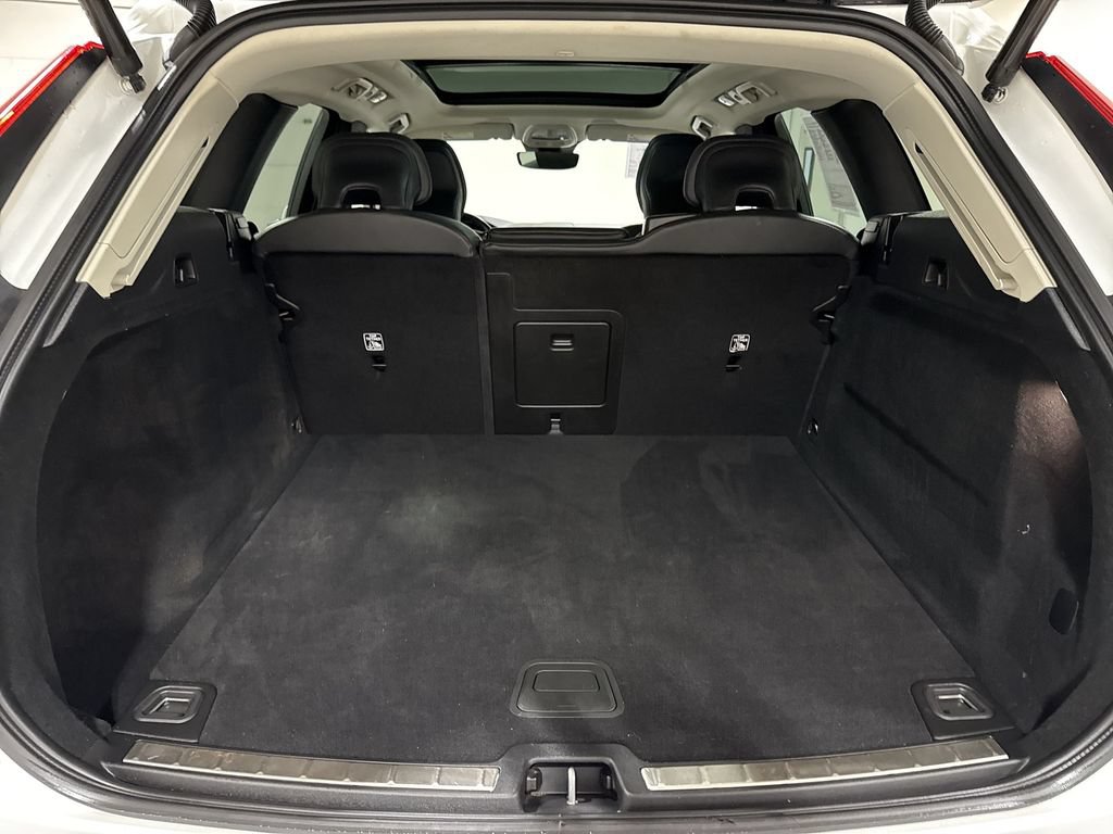 Used 2023 Volvo XC60 B5 Plus FWD image 25
