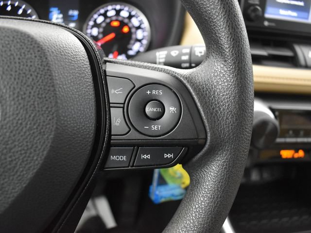 Used 2022 Toyota RAV4 LE FWD image 16
