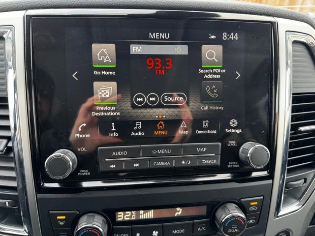 Used 2020 Nissan Titan SV image 3