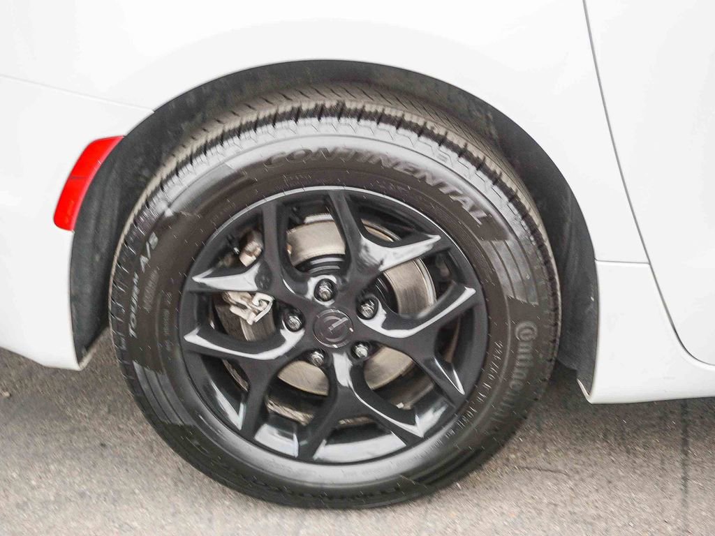 Used 2018 Chrysler Pacifica Limited FWD image 8