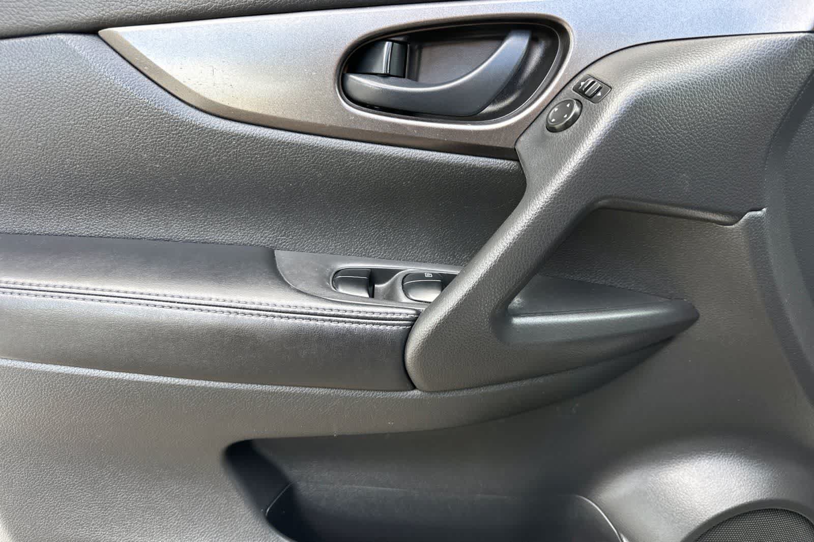 Used 2018 Nissan Rogue Sport S AWD/4WD image 12