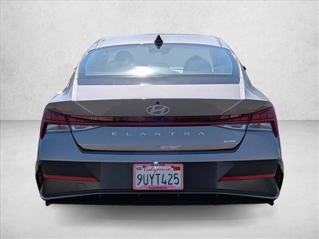 Used 2025 Hyundai Elantra Limited FWD image 7