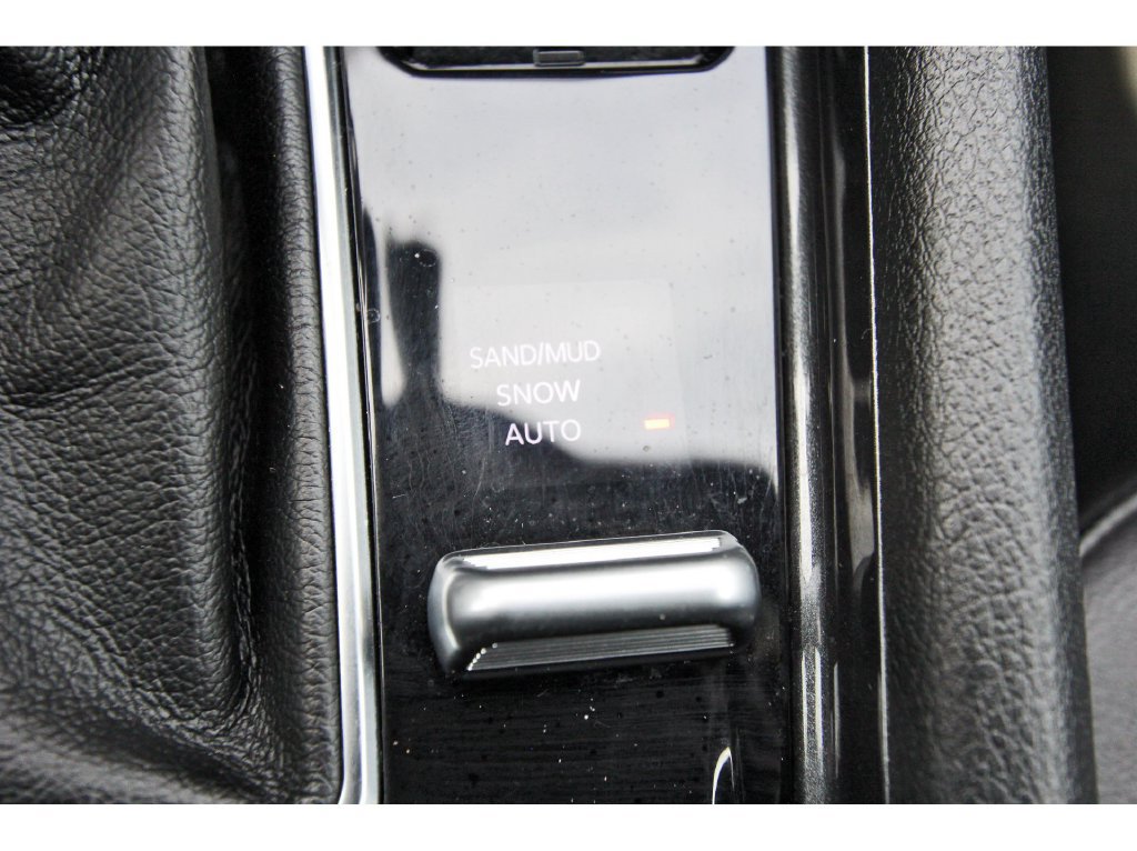 Used 2024 Jeep Compass Latitude w/ Sun and Sound Group AWD/4WD image 28