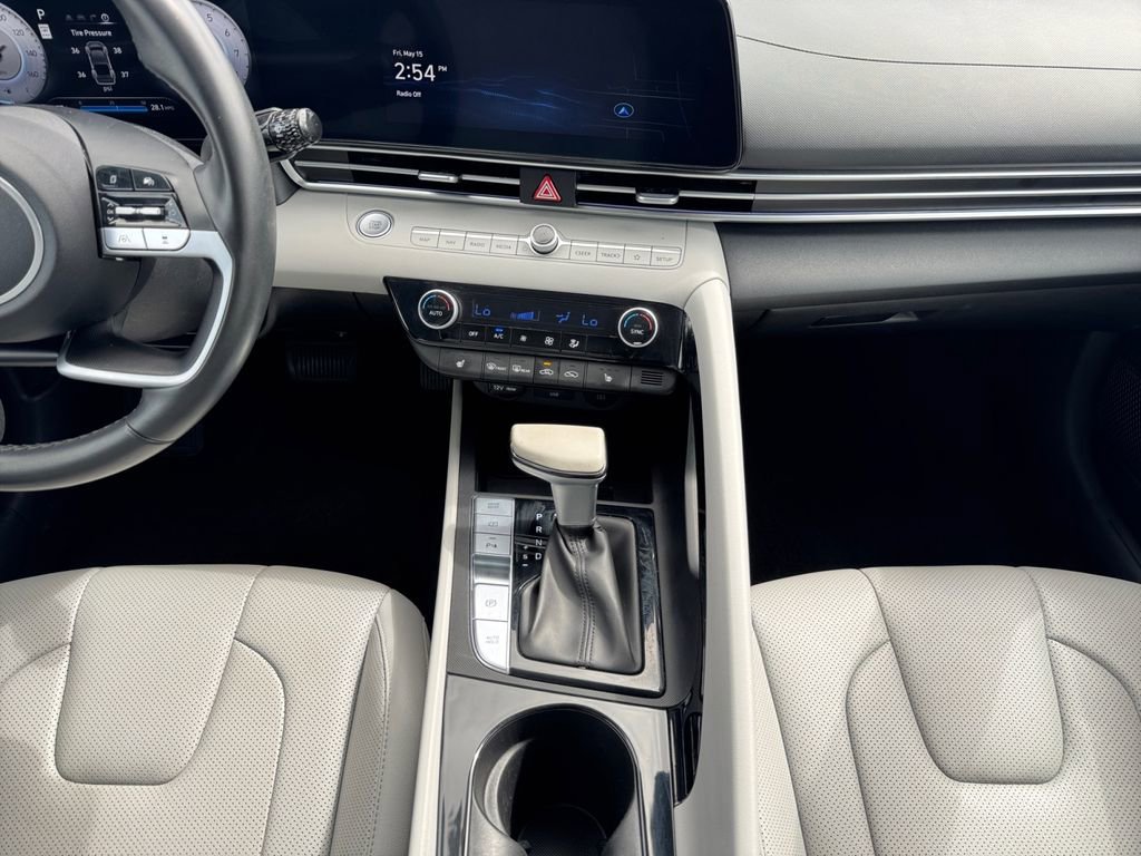 Used 2024 Hyundai Elantra Limited FWD image 11