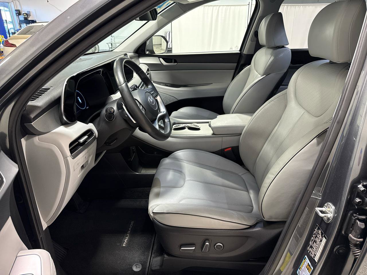 Used 2023 Hyundai Palisade SEL w/ Premium Package image 7