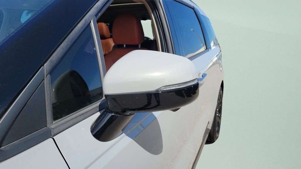 Used 2023 Kia Carnival SX Prestige image 11