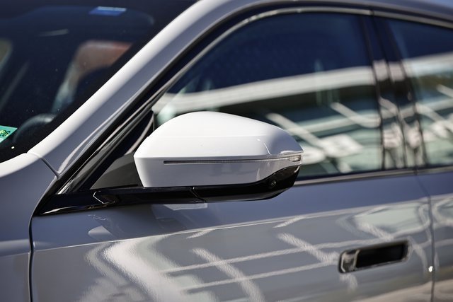 Used 2025 BMW 740i xDrive image 11