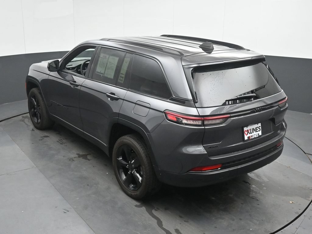 Used 2025 Jeep Grand Cherokee Altitude AWD/4WD image 38