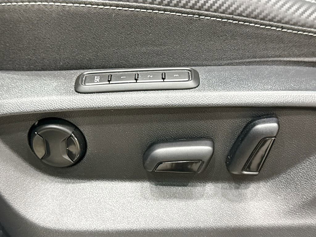 Used 2022 Volkswagen Atlas Cross Sport SEL R-Line image 19