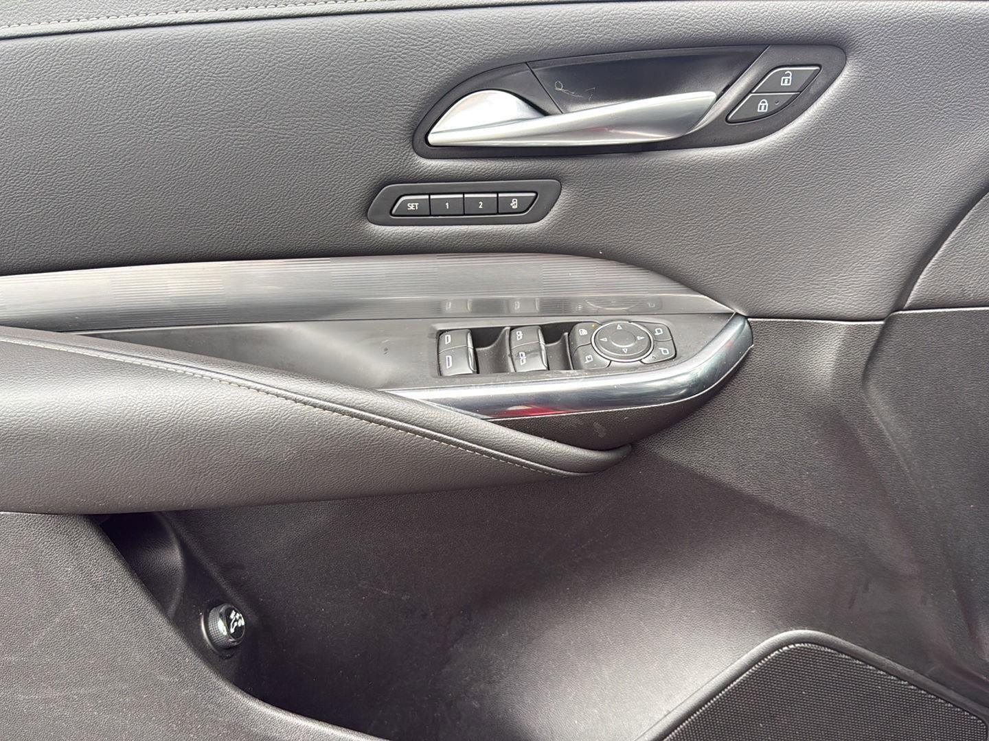 Used 2024 Cadillac XT4 Premium Luxury image 9