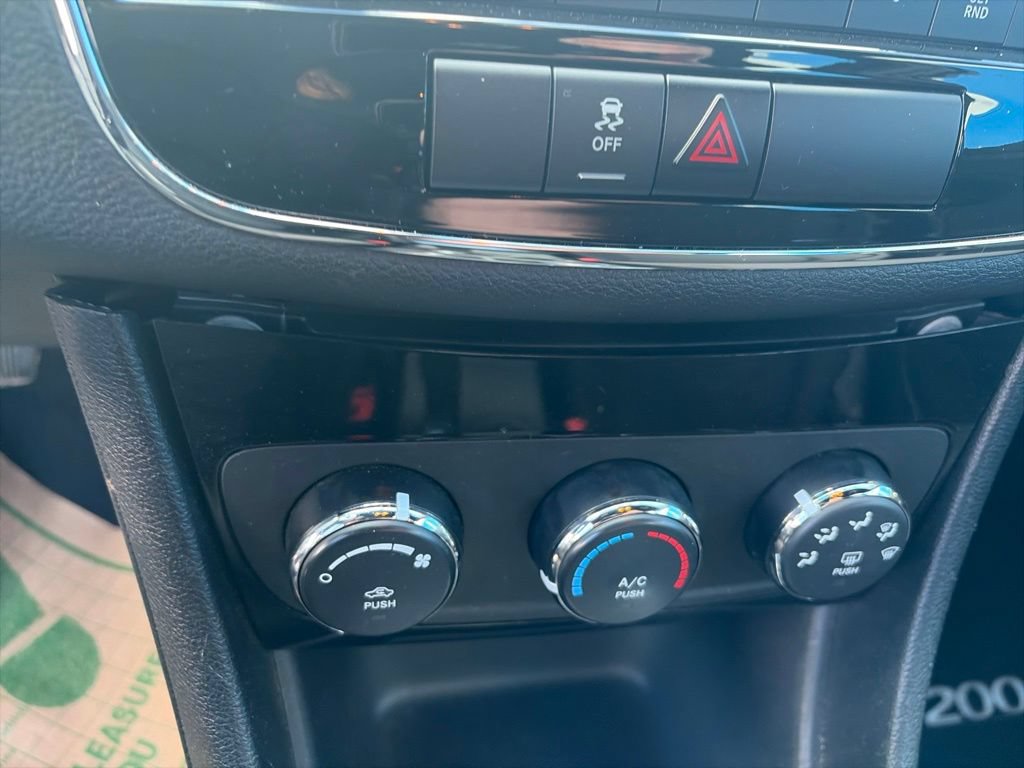 Used 2014 Chrysler 200 LX FWD image 16