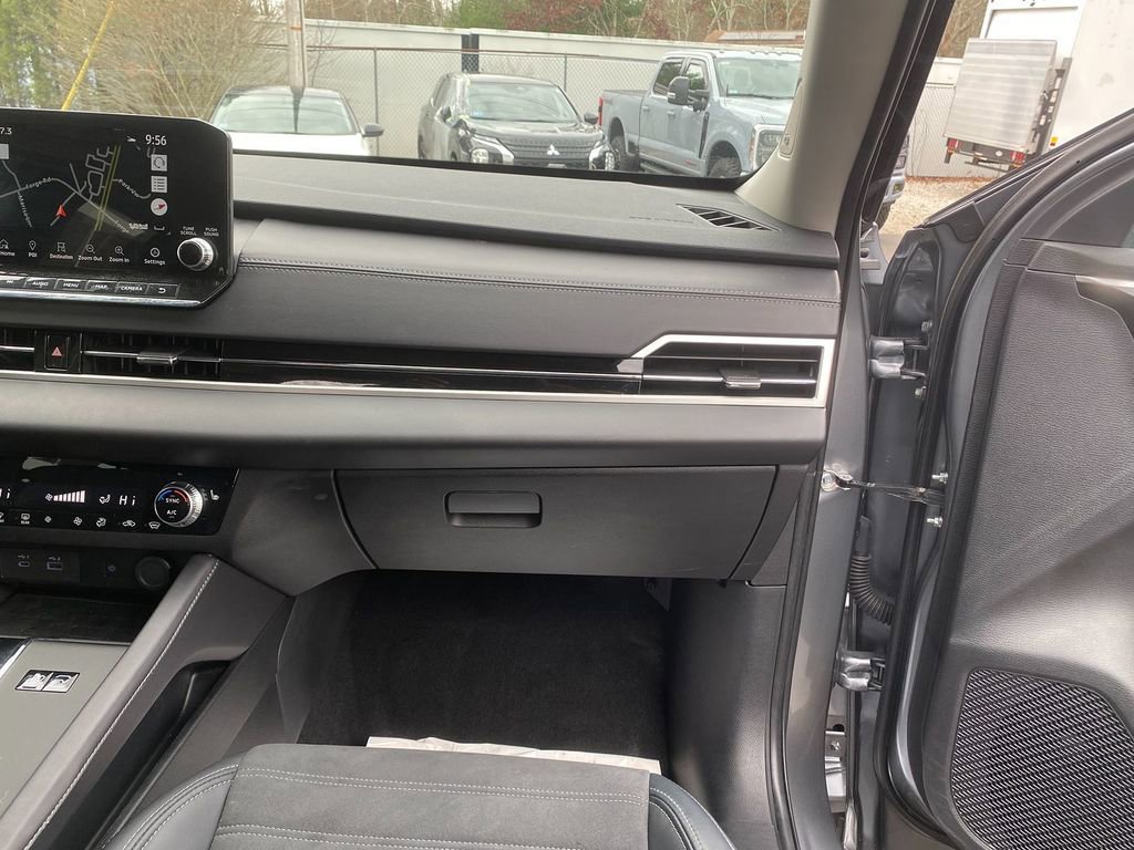 Used 2024 Mitsubishi Outlander SE image 28