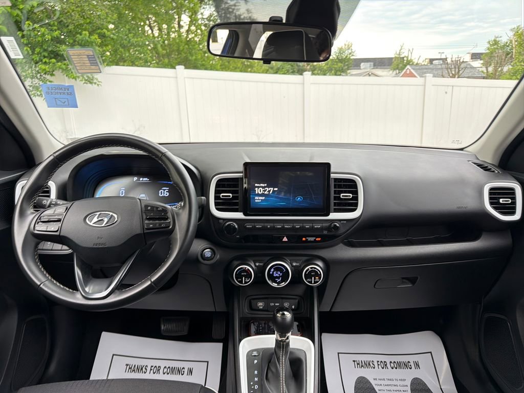 Used 2025 Hyundai Venue Limited FWD image 15