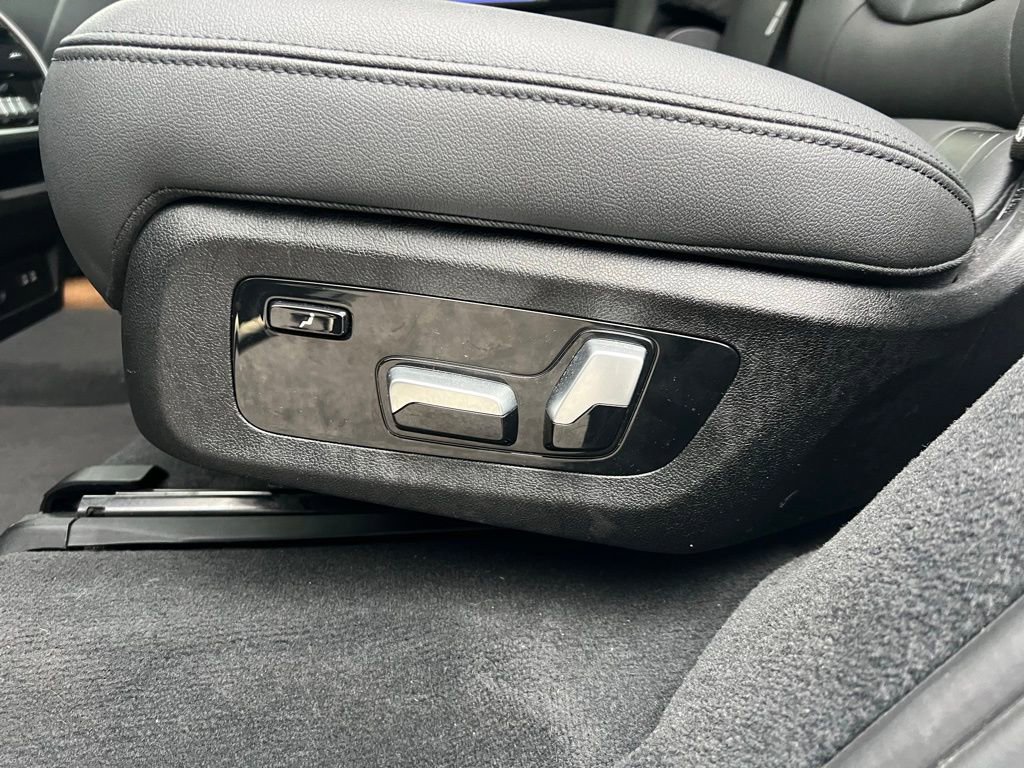 Used 2021 BMW X7 xDrive40i w/ Premium Package image 25