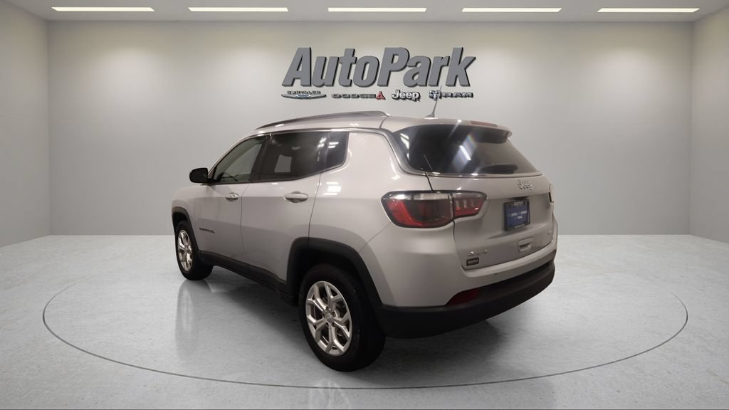 Used 2024 Jeep Compass Latitude AWD/4WD image 4