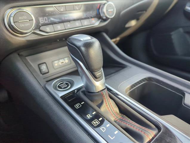 Used 2025 Nissan Sentra SR FWD image 12
