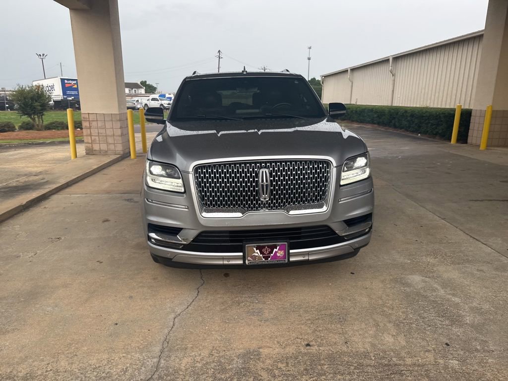 Used 2020 Lincoln Navigator L Reserve w/ Luxury Package AWD/4WD image 3