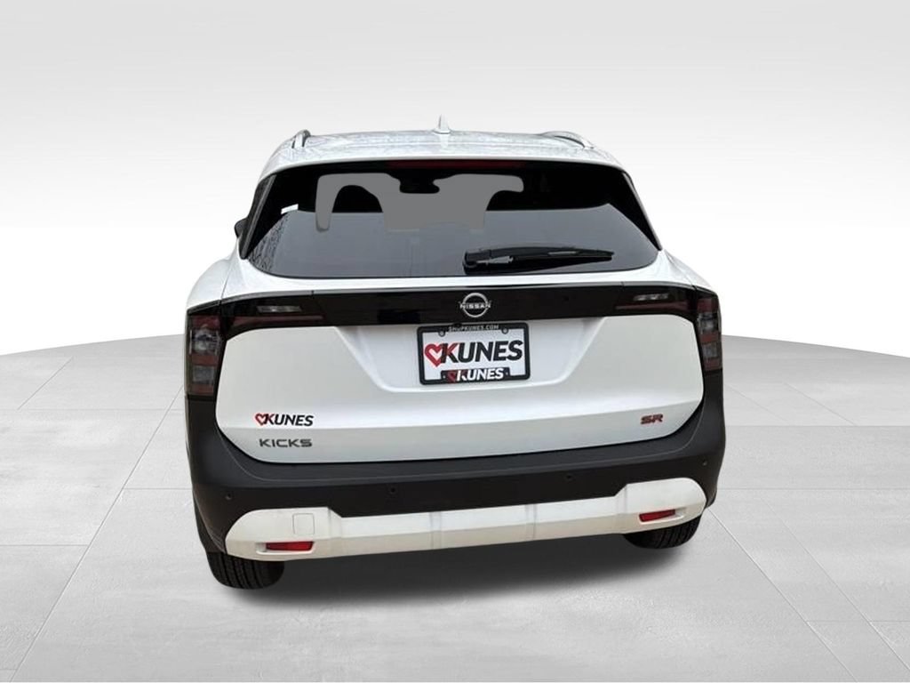 Used 2025 Nissan Kicks SR FWD image 11