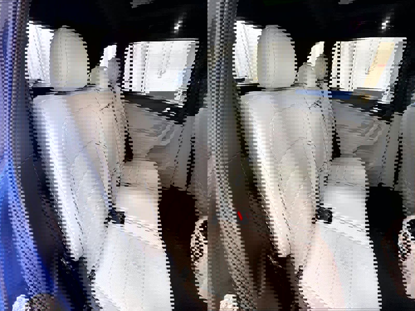 Used 2022 Volkswagen Tiguan SEL R-Line AWD/4WD image 16