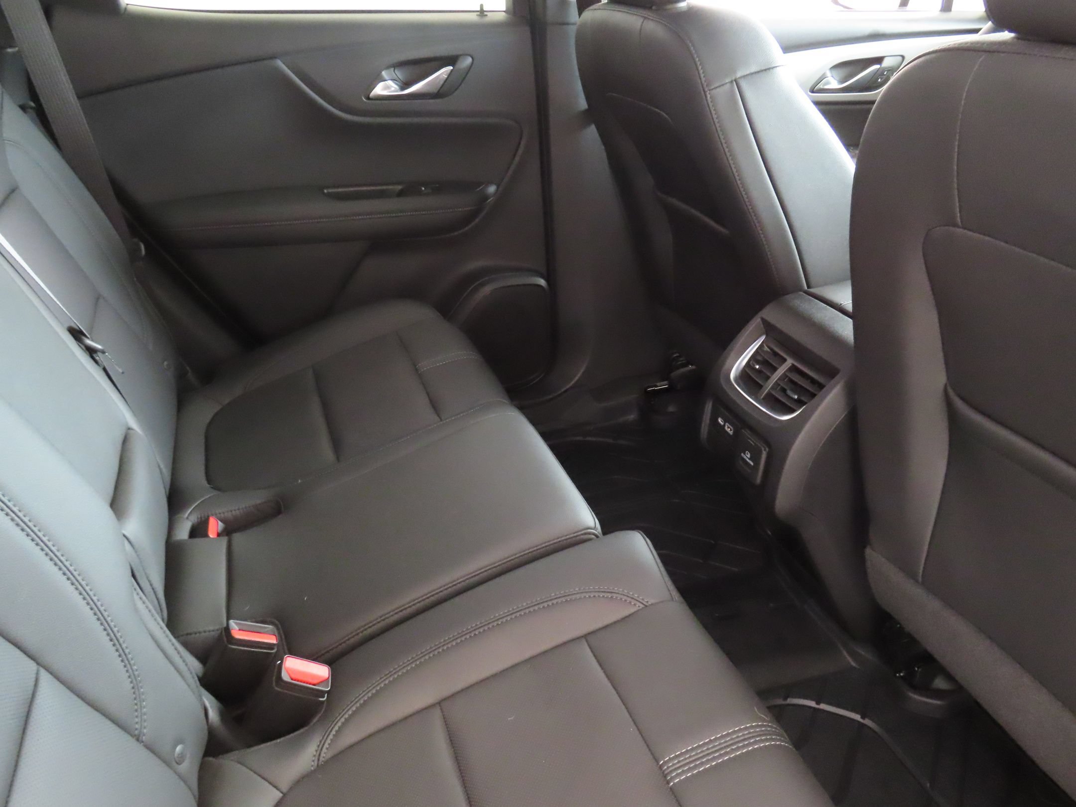 Used 2022 Chevrolet Blazer LT w/ Sound & Technology Package FWD image 25