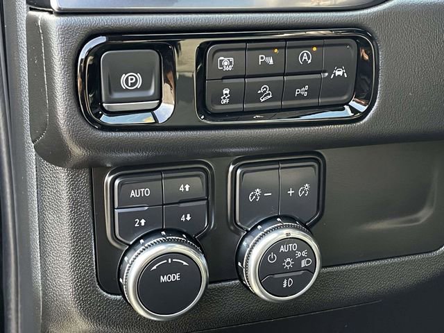 Used 2025 GMC Yukon AT4 image 20