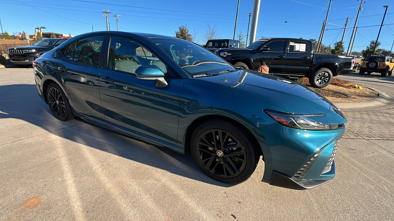 Used 2025 Toyota Camry SE image 5
