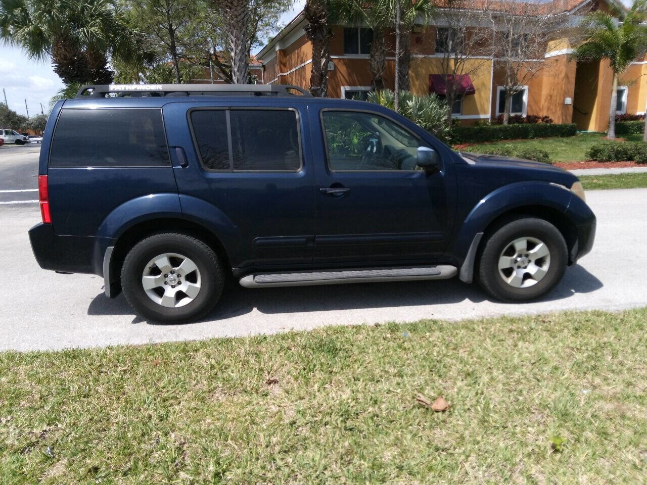 Used 2006 Nissan Pathfinder SE w/ (G01) SE Comfort Pkg image 1