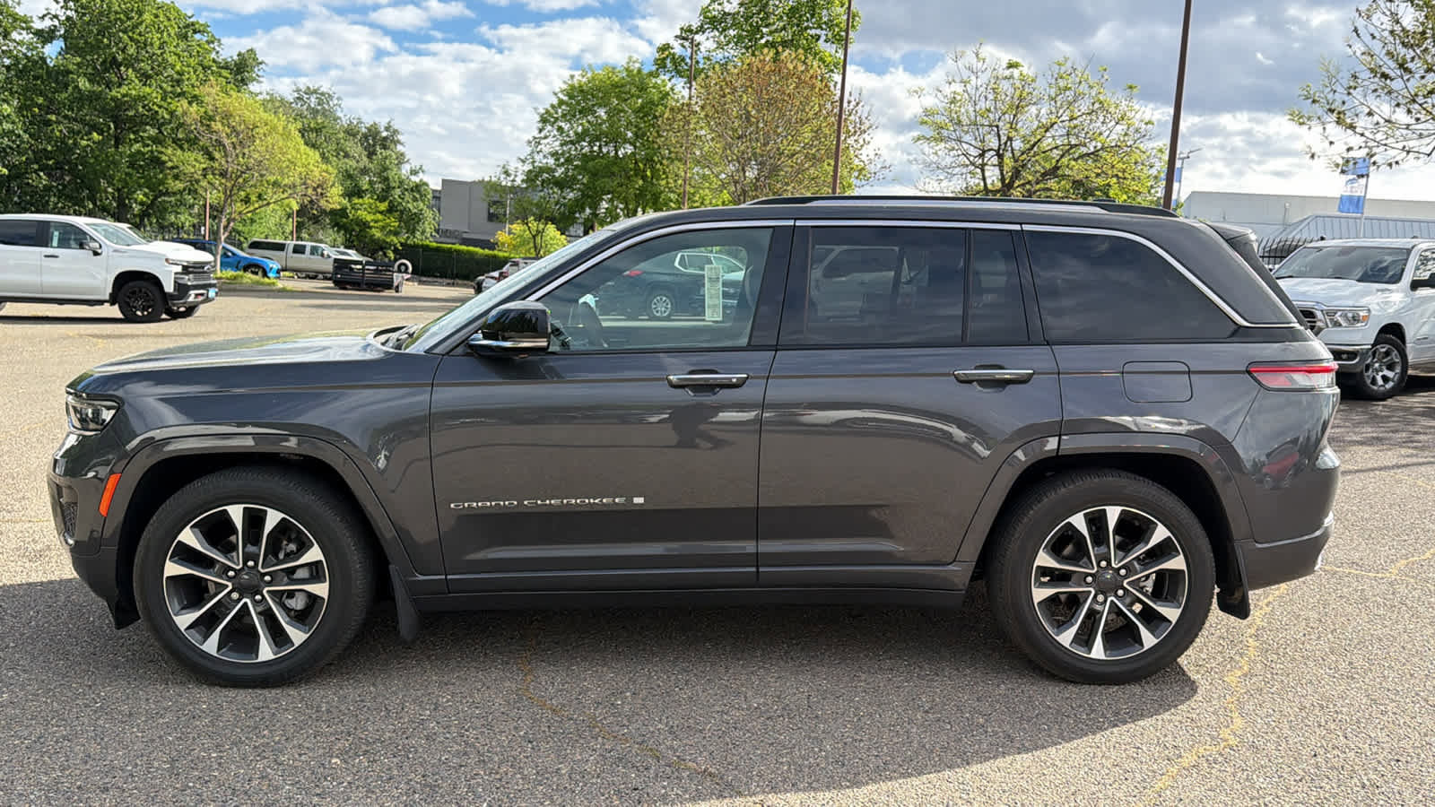 Used 2024 Jeep Grand Cherokee Overland w/ Trailer Tow Package image 8