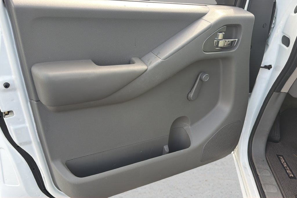 Used 2014 Nissan Frontier S w/ S Preferred Package RWD image 11