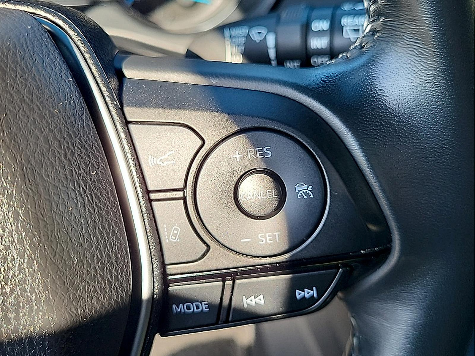 Used 2024 Toyota Venza XLE AWD/4WD image 18