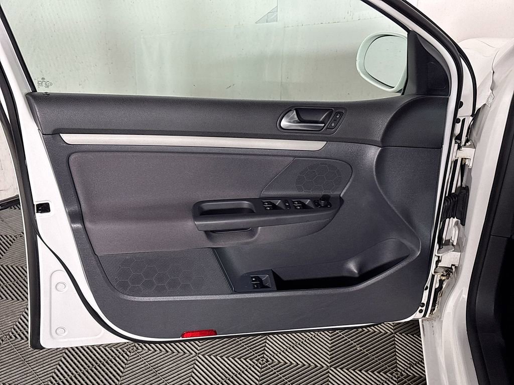 Used 2009 Volkswagen Rabbit S FWD image 10