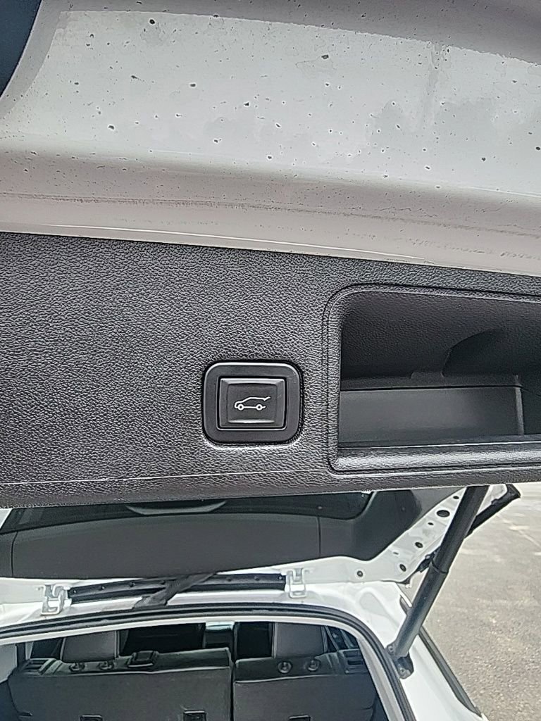 Used 2023 GMC Terrain SLT image 12