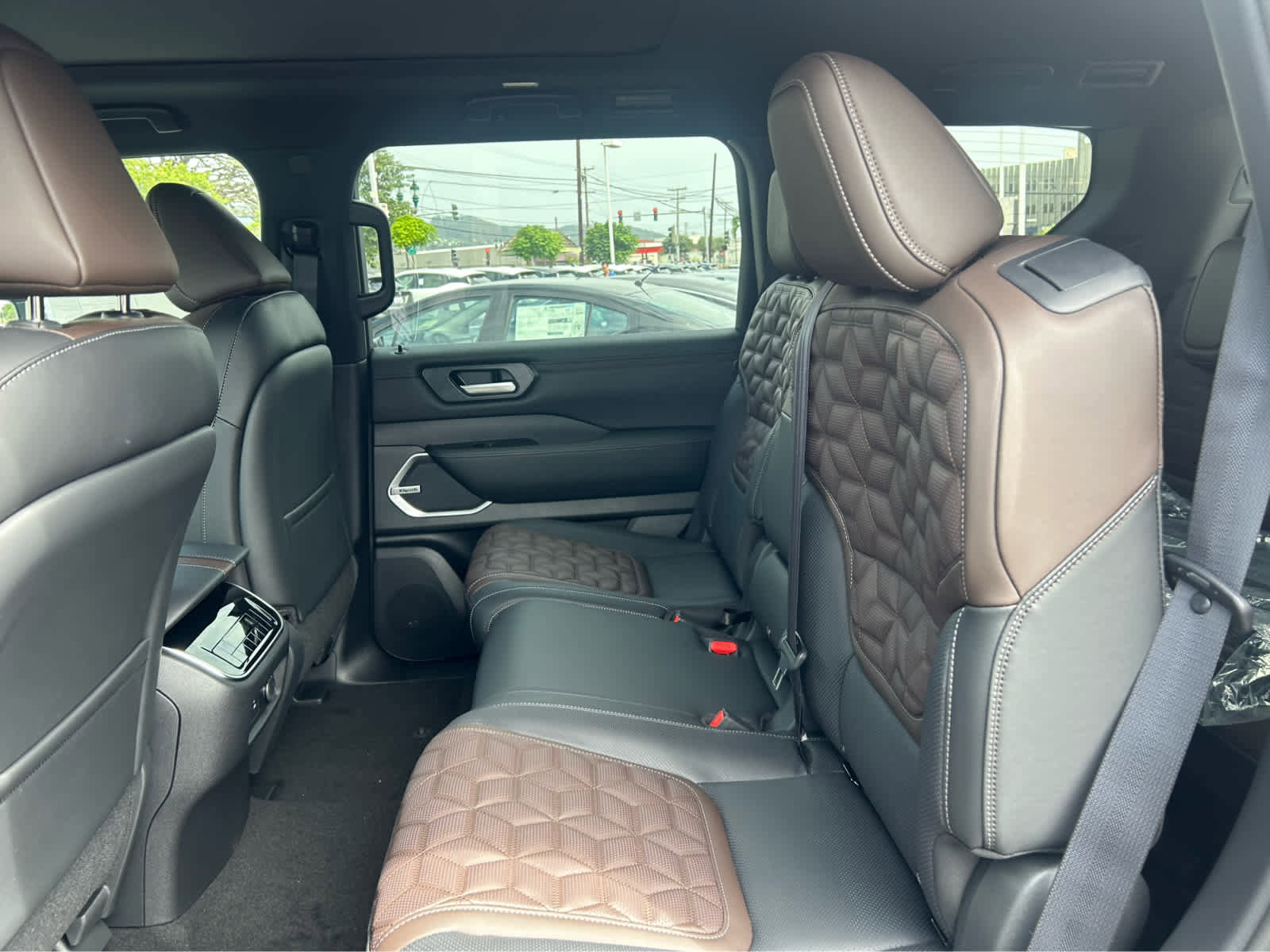 New 2026 Nissan Armada Platinum image 9