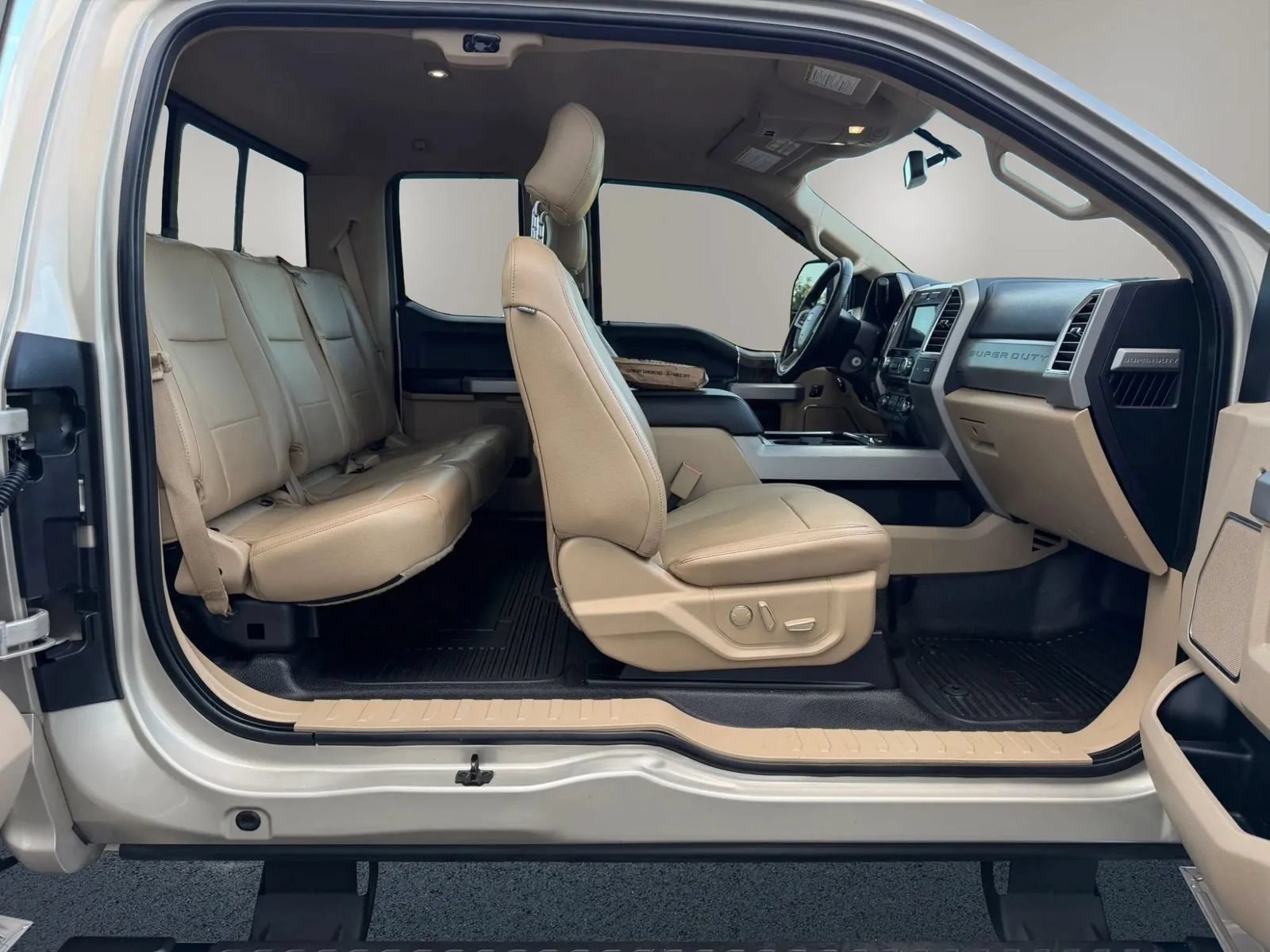 Used 2017 Ford F250 Lariat w/ Lariat Value Package AWD/4WD image 26