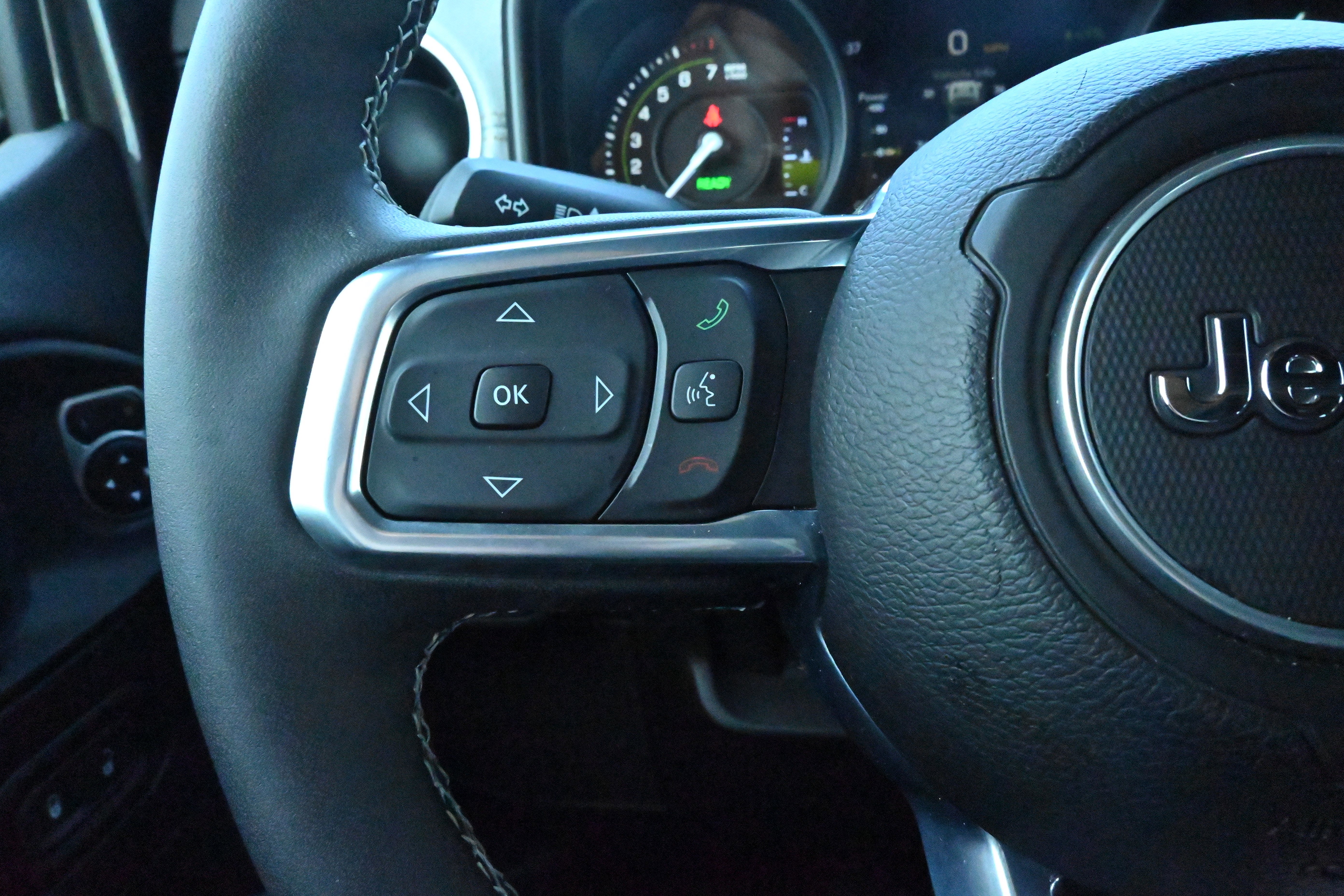 Used 2025 Jeep Wrangler Sahara w/ Safety Group image 31