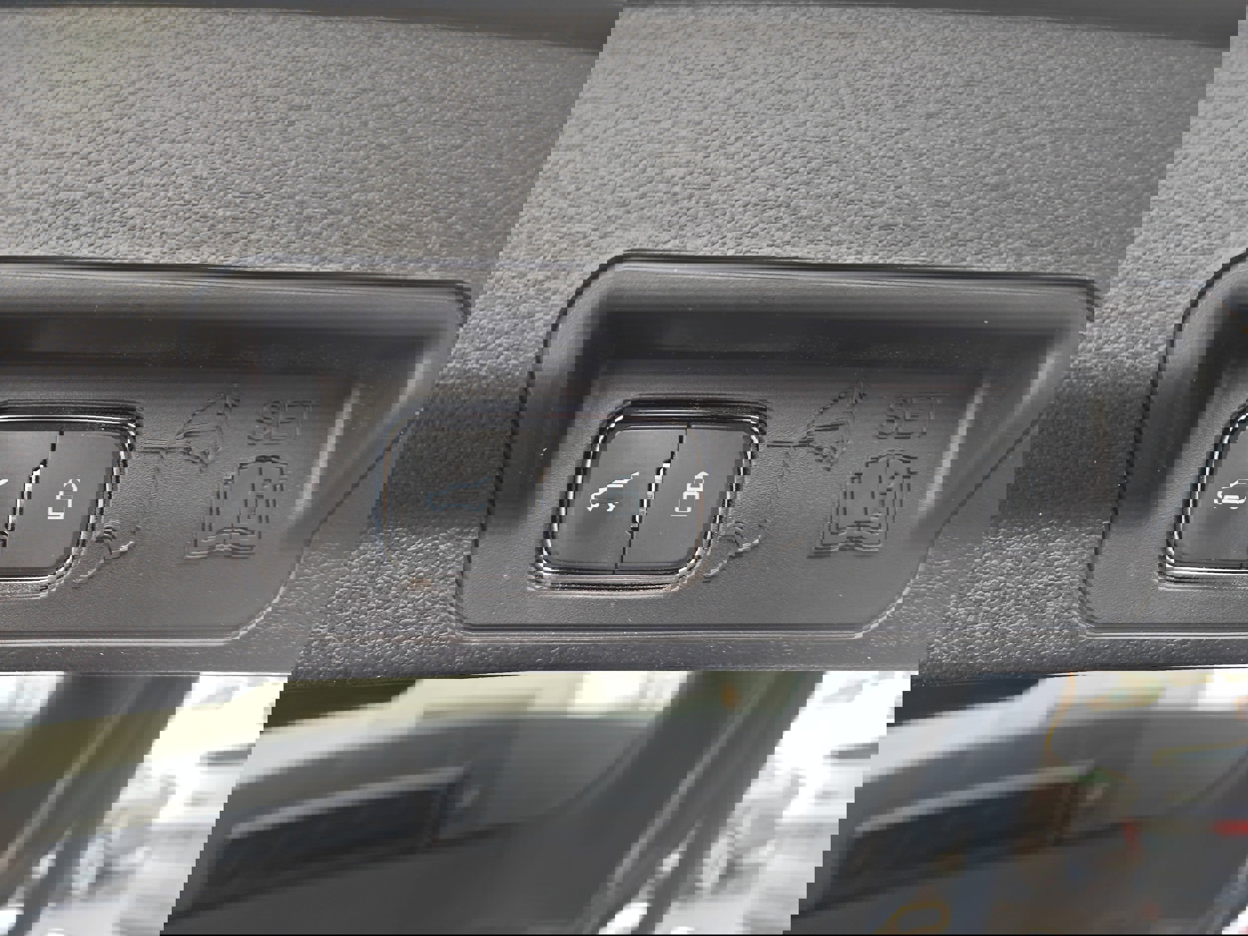 Used 2021 Ford Explorer XLT w/ Equipment Group 202A image 8