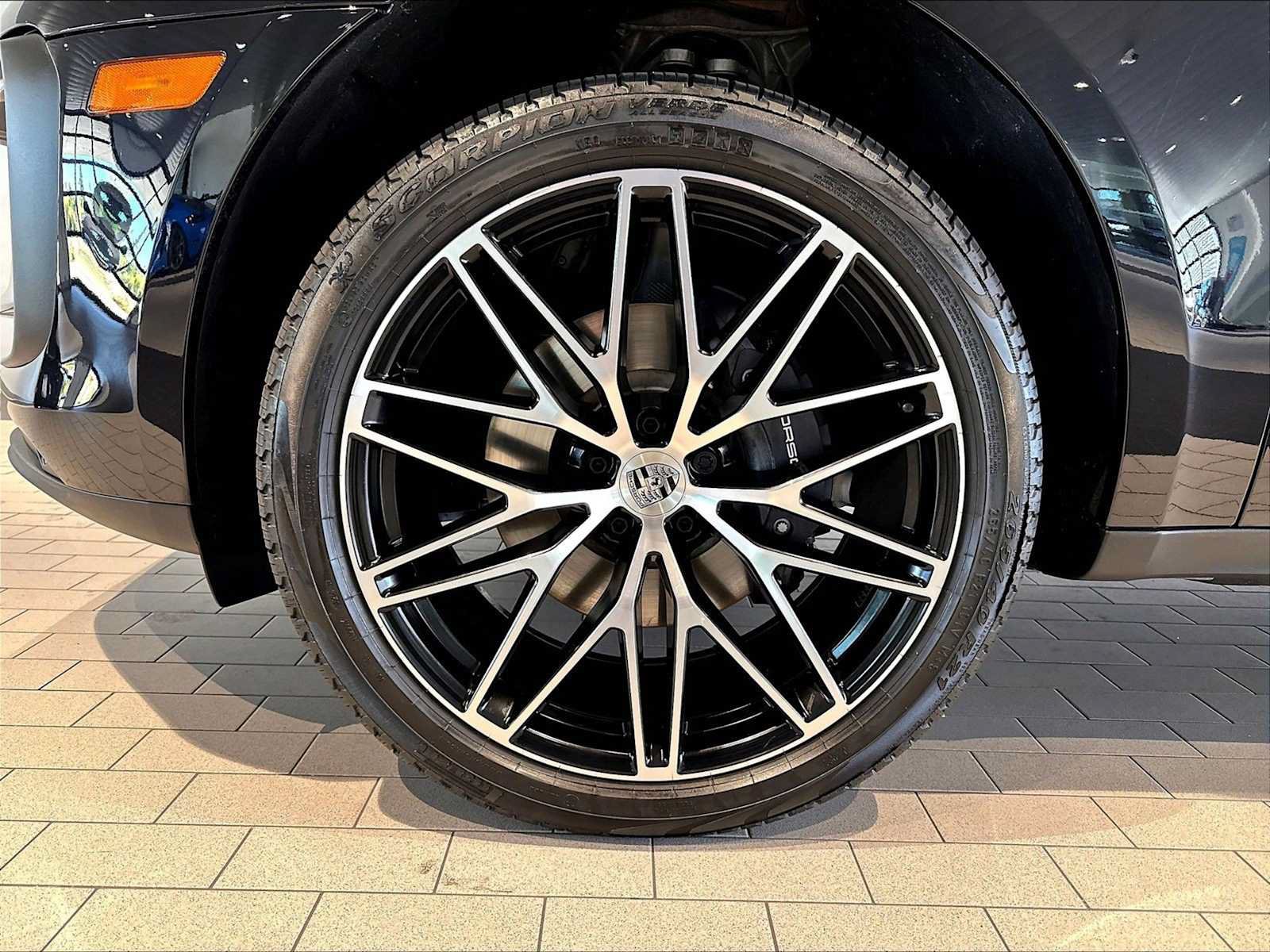 Used 2026 Porsche Macan AWD/4WD image 14