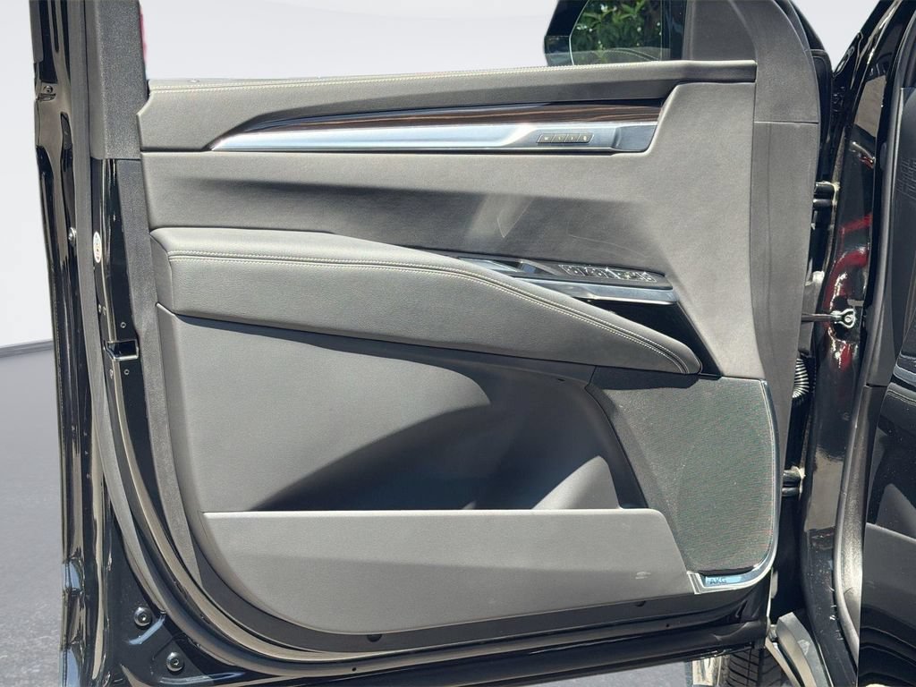 Certified 2026 Cadillac Escalade ESV Luxury AWD/4WD image 21