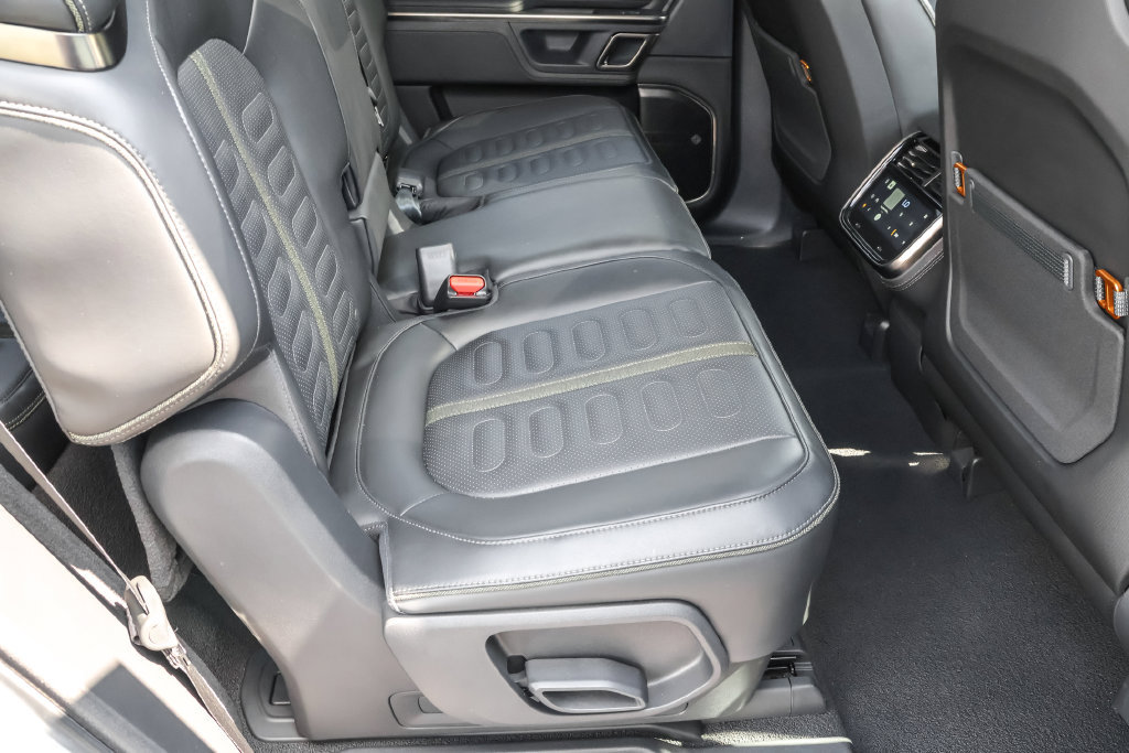 Used 2024 Rivian R1S Adventure Dual AWD/4WD image 34